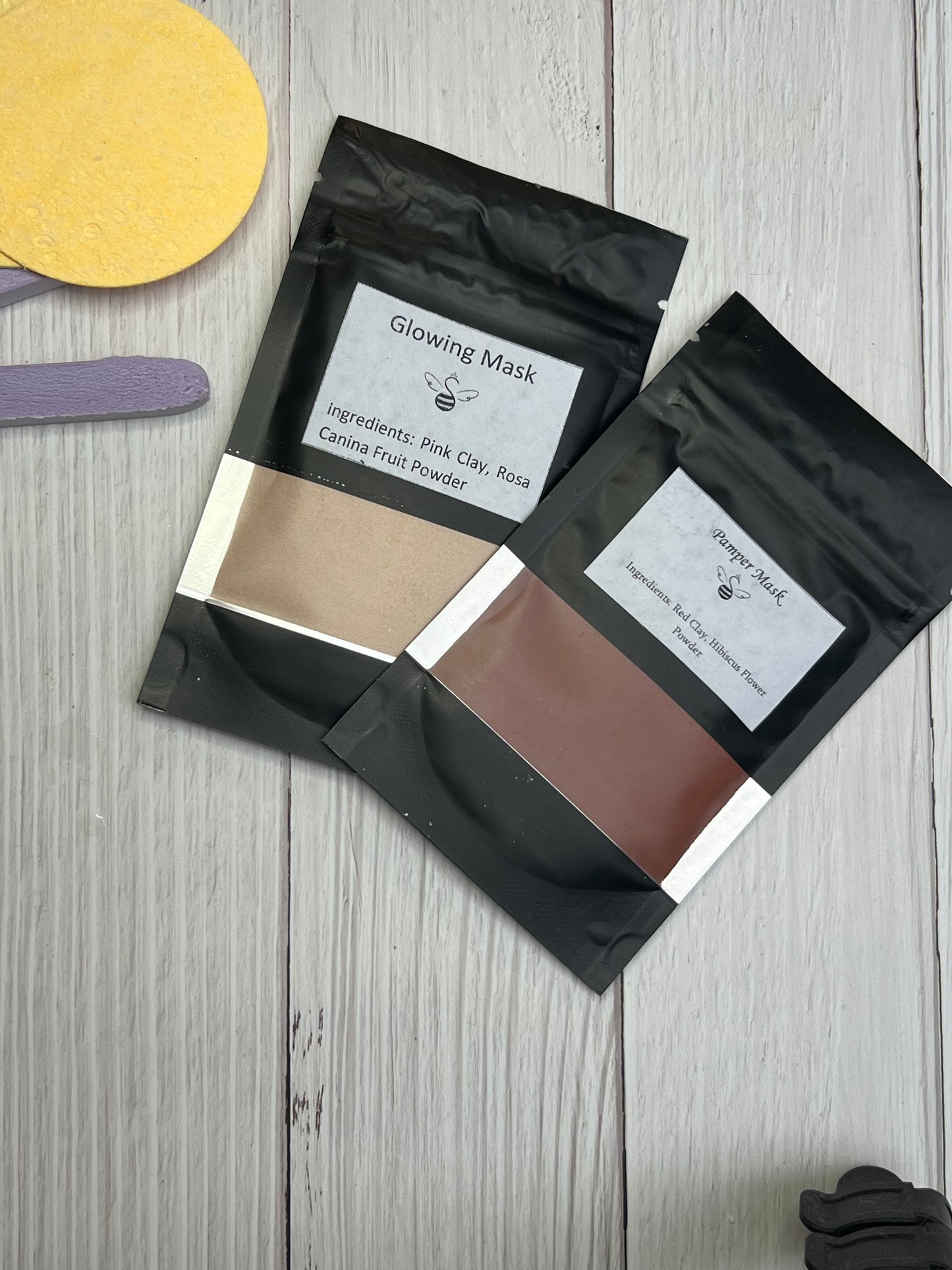 Gentle powdered clay mask for sensitive skin with rosehip and pink clay in eco-friendly packaging.