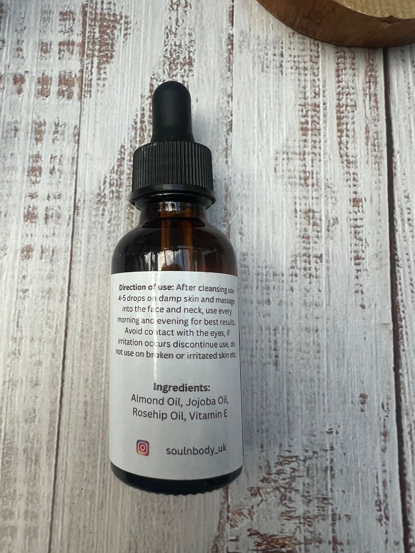 Lightweight non-greasy face and body oil texture – silky formula for soft, glowing skin